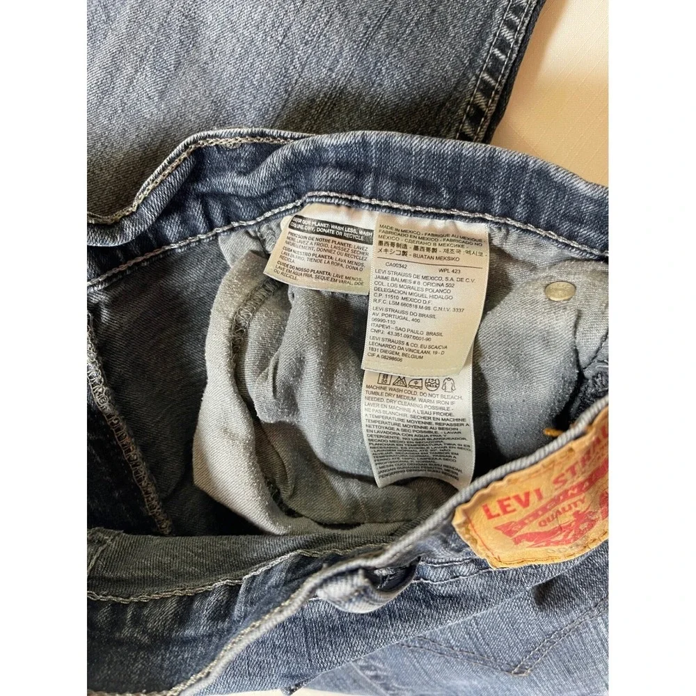 Levis step into